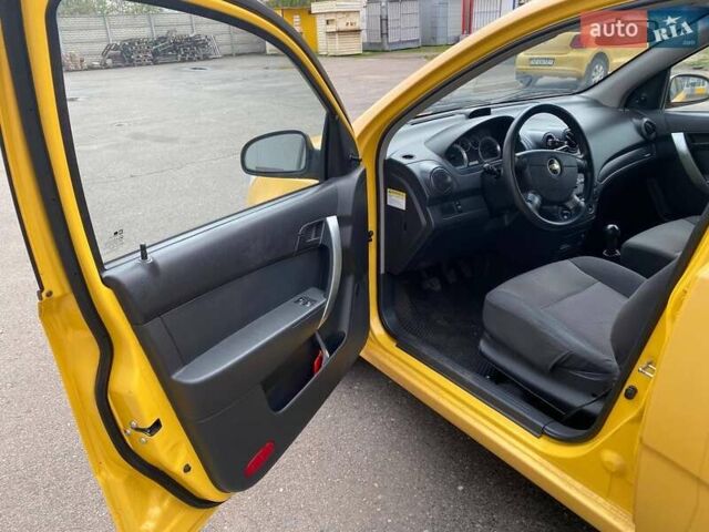Желтый Шевроле Авео, объемом двигателя 1.2 л и пробегом 188 тыс. км за 3950 $, фото 26 на Automoto.ua