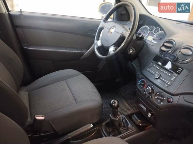 Желтый Шевроле Авео, объемом двигателя 1.21 л и пробегом 145 тыс. км за 4250 $, фото 25 на Automoto.ua