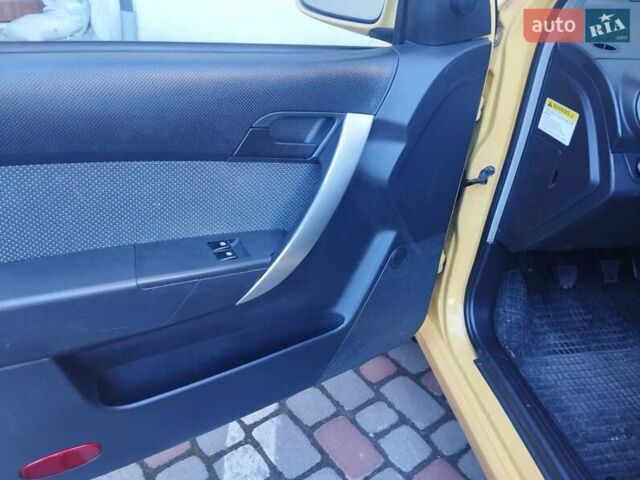 Желтый Шевроле Авео, объемом двигателя 1.21 л и пробегом 145 тыс. км за 4250 $, фото 20 на Automoto.ua