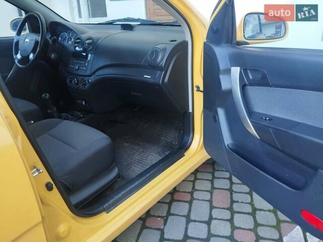 Желтый Шевроле Авео, объемом двигателя 1.21 л и пробегом 140 тыс. км за 3890 $, фото 45 на Automoto.ua