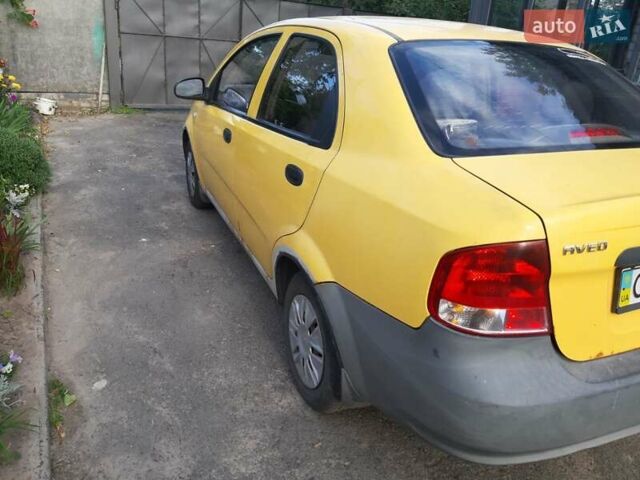 Желтый Шевроле Авео, объемом двигателя 1.5 л и пробегом 243 тыс. км за 2100 $, фото 2 на Automoto.ua