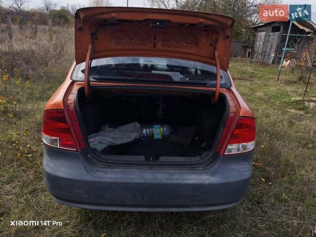 Желтый Шевроле Авео, объемом двигателя 1.5 л и пробегом 180 тыс. км за 2700 $, фото 5 на Automoto.ua