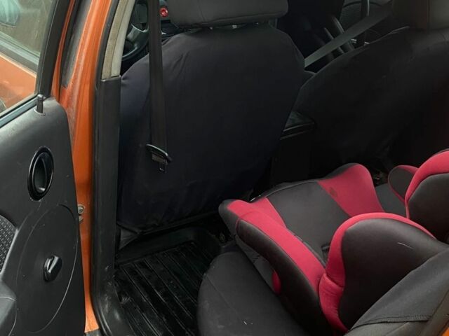 Желтый Шевроле Авео, объемом двигателя 1.5 л и пробегом 584 тыс. км за 2150 $, фото 3 на Automoto.ua