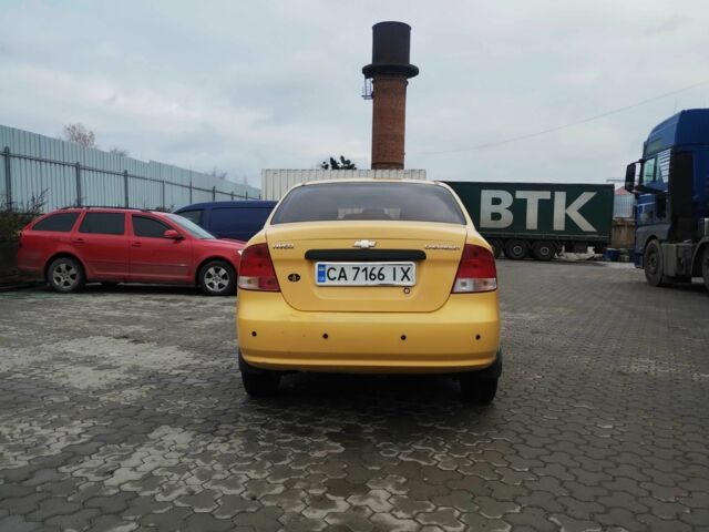 Желтый Шевроле Авео, объемом двигателя 1.5 л и пробегом 212 тыс. км за 2100 $, фото 3 на Automoto.ua