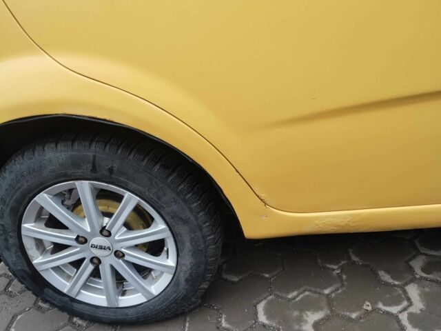 Желтый Шевроле Авео, объемом двигателя 1.5 л и пробегом 212 тыс. км за 2100 $, фото 12 на Automoto.ua