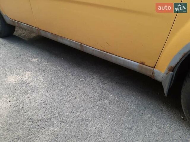 Желтый Шевроле Авео, объемом двигателя 1.5 л и пробегом 243 тыс. км за 2100 $, фото 3 на Automoto.ua