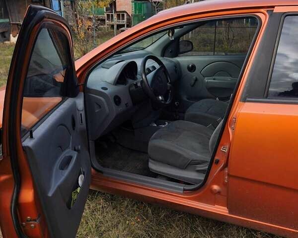 Желтый Шевроле Авео, объемом двигателя 1.5 л и пробегом 180 тыс. км за 2700 $, фото 6 на Automoto.ua