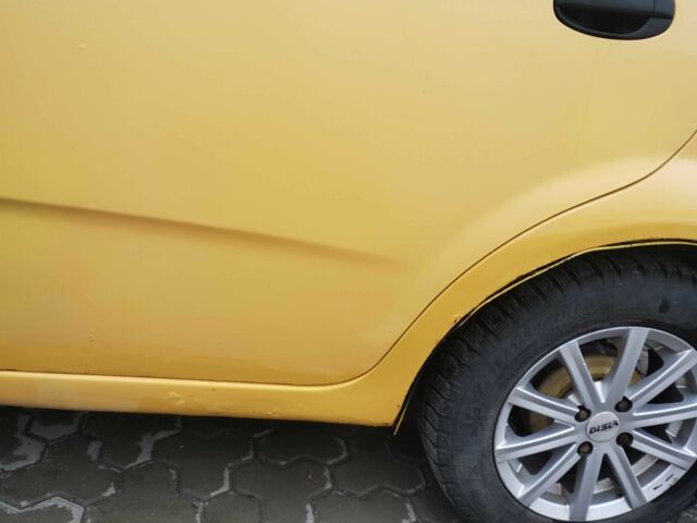 Желтый Шевроле Авео, объемом двигателя 1.5 л и пробегом 212 тыс. км за 2100 $, фото 14 на Automoto.ua