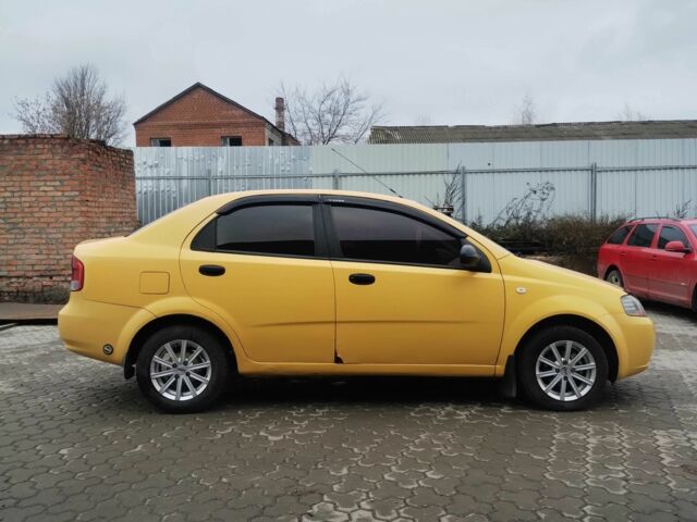 Желтый Шевроле Авео, объемом двигателя 1.5 л и пробегом 212 тыс. км за 2100 $, фото 5 на Automoto.ua