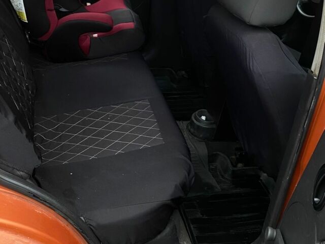 Желтый Шевроле Авео, объемом двигателя 1.5 л и пробегом 584 тыс. км за 2150 $, фото 5 на Automoto.ua