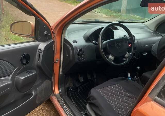 Желтый Шевроле Авео, объемом двигателя 1.5 л и пробегом 584 тыс. км за 2150 $, фото 7 на Automoto.ua