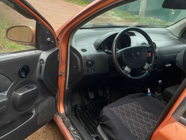 Желтый Шевроле Авео, объемом двигателя 1.5 л и пробегом 584 тыс. км за 2150 $, фото 4 на Automoto.ua