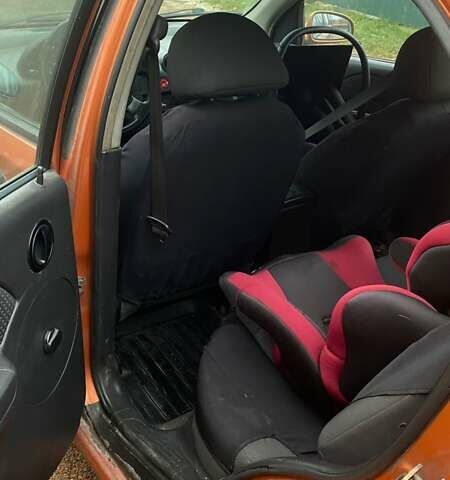 Желтый Шевроле Авео, объемом двигателя 1.5 л и пробегом 584 тыс. км за 2150 $, фото 2 на Automoto.ua