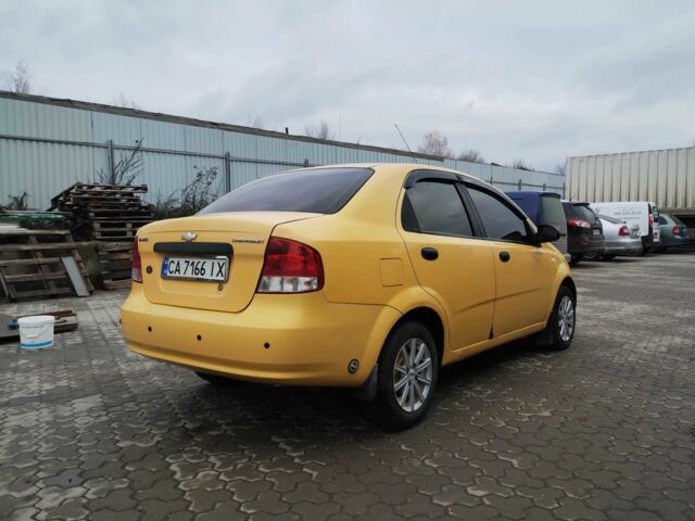 Желтый Шевроле Авео, объемом двигателя 1.5 л и пробегом 212 тыс. км за 2100 $, фото 4 на Automoto.ua