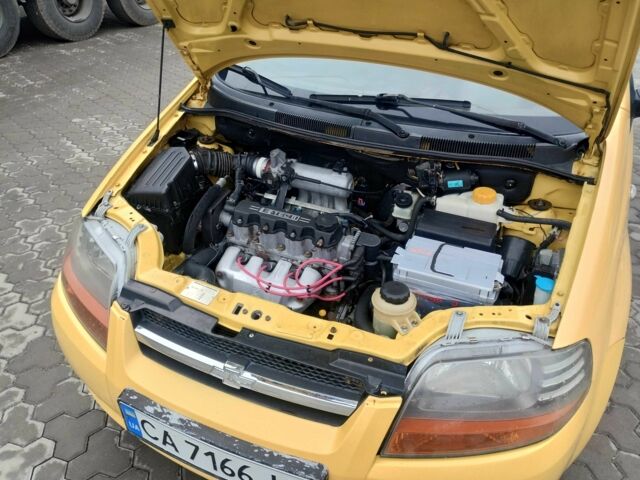 Желтый Шевроле Авео, объемом двигателя 1.5 л и пробегом 212 тыс. км за 2100 $, фото 9 на Automoto.ua