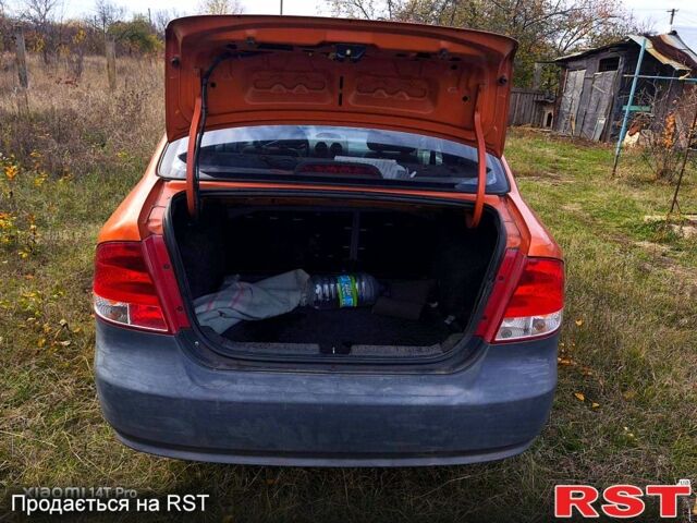 Желтый Шевроле Авео, объемом двигателя 1.5 л и пробегом 0 тыс. км за 2700 $, фото 2 на Automoto.ua