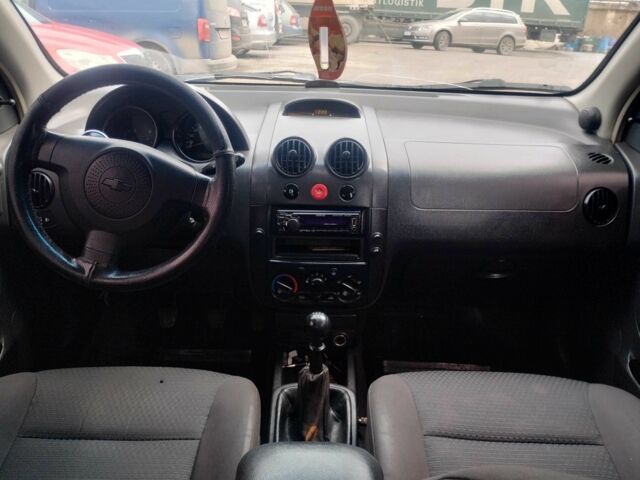 Желтый Шевроле Авео, объемом двигателя 1.5 л и пробегом 212 тыс. км за 2100 $, фото 8 на Automoto.ua