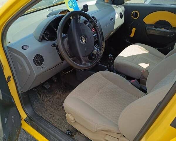 Жовтий Шевроле Авео, об'ємом двигуна 1.5 л та пробігом 200 тис. км за 1700 $, фото 3 на Automoto.ua