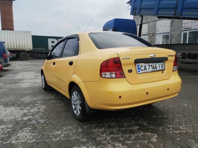 Желтый Шевроле Авео, объемом двигателя 1.5 л и пробегом 212 тыс. км за 2100 $, фото 2 на Automoto.ua