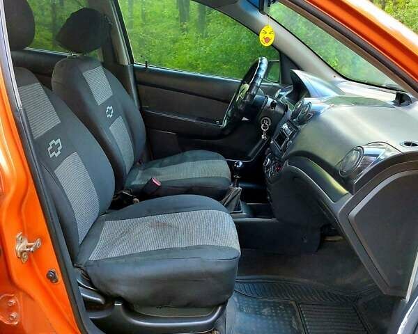 Желтый Шевроле Авео, объемом двигателя 1.5 л и пробегом 295 тыс. км за 2700 $, фото 21 на Automoto.ua