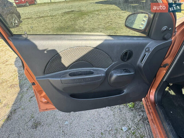 Жовтий Шевроле Авео, об'ємом двигуна 1.5 л та пробігом 179 тис. км за 1250 $, фото 15 на Automoto.ua