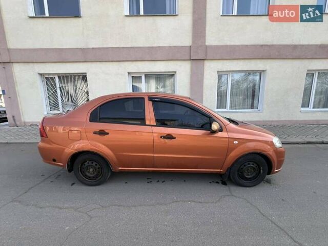 Желтый Шевроле Авео, объемом двигателя 1.5 л и пробегом 118 тыс. км за 4100 $, фото 6 на Automoto.ua