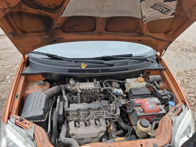 Жовтий Шевроле Авео, об'ємом двигуна 1.5 л та пробігом 200 тис. км за 3700 $, фото 5 на Automoto.ua