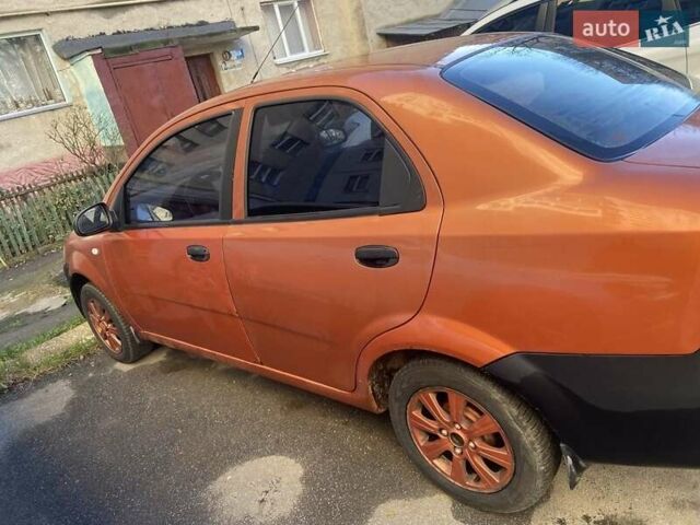 Желтый Шевроле Авео, объемом двигателя 1.5 л и пробегом 300 тыс. км за 3000 $, фото 6 на Automoto.ua