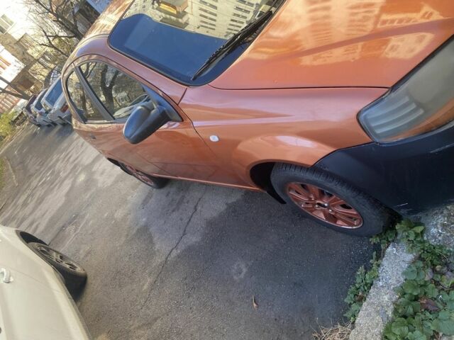 Желтый Шевроле Авео, объемом двигателя 1.5 л и пробегом 300 тыс. км за 3000 $, фото 2 на Automoto.ua