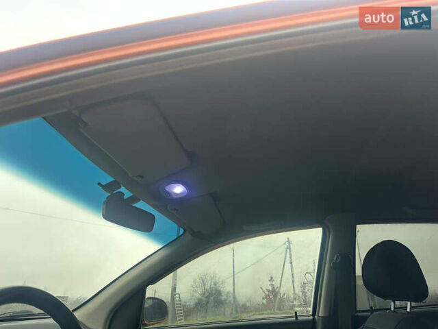 Желтый Шевроле Авео, объемом двигателя 1.5 л и пробегом 206 тыс. км за 1790 $, фото 7 на Automoto.ua