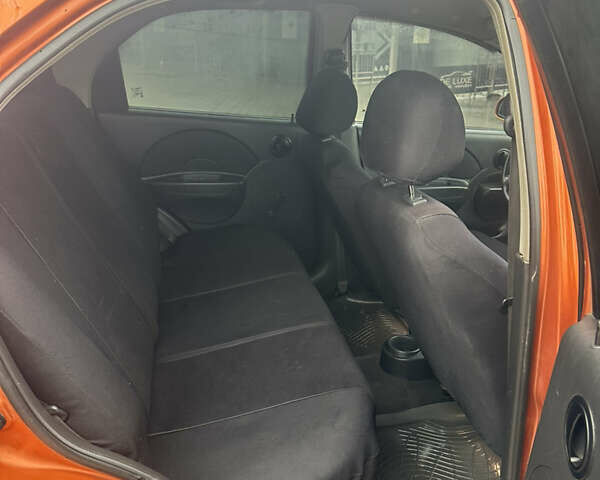 Желтый Шевроле Авео, объемом двигателя 1.5 л и пробегом 206 тыс. км за 1790 $, фото 19 на Automoto.ua