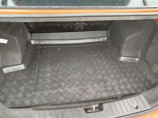 Жовтий Шевроле Авео, об'ємом двигуна 1.5 л та пробігом 106 тис. км за 4550 $, фото 8 на Automoto.ua