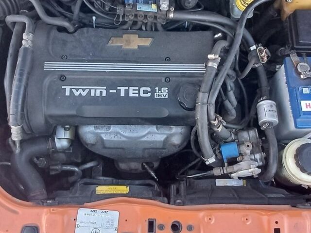 Желтый Шевроле Авео, объемом двигателя 1.6 л и пробегом 180 тыс. км за 3600 $, фото 7 на Automoto.ua