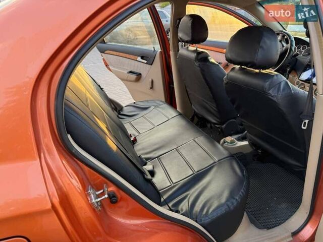 Желтый Шевроле Авео, объемом двигателя 1.6 л и пробегом 253 тыс. км за 4300 $, фото 9 на Automoto.ua