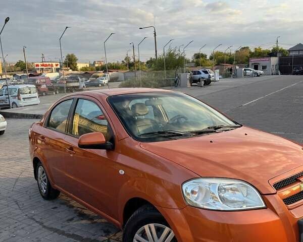 Желтый Шевроле Авео, объемом двигателя 1.6 л и пробегом 253 тыс. км за 4300 $, фото 2 на Automoto.ua