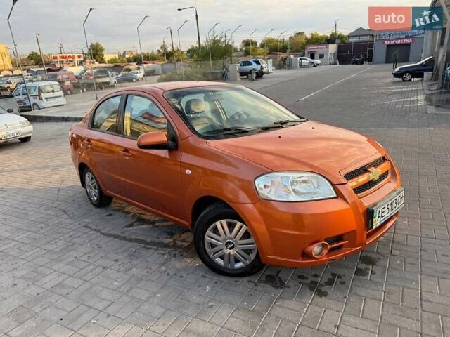 Желтый Шевроле Авео, объемом двигателя 1.6 л и пробегом 253 тыс. км за 4300 $, фото 1 на Automoto.ua