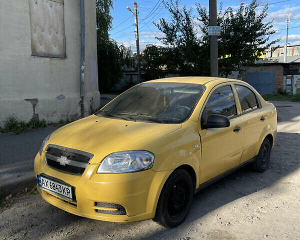Желтый Шевроле Авео, объемом двигателя 1.2 л и пробегом 400 тыс. км за 2000 $, фото 1 на Automoto.ua