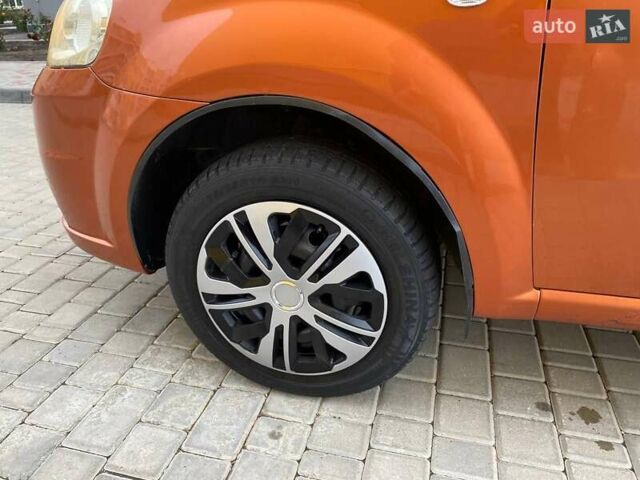 Желтый Шевроле Авео, объемом двигателя 1.6 л и пробегом 308 тыс. км за 2950 $, фото 17 на Automoto.ua