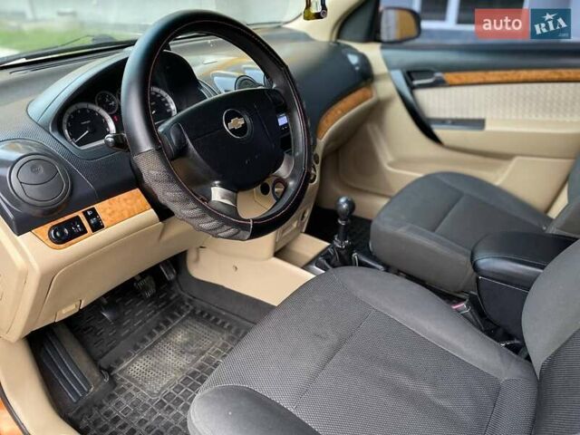 Желтый Шевроле Авео, объемом двигателя 1.6 л и пробегом 308 тыс. км за 2950 $, фото 30 на Automoto.ua