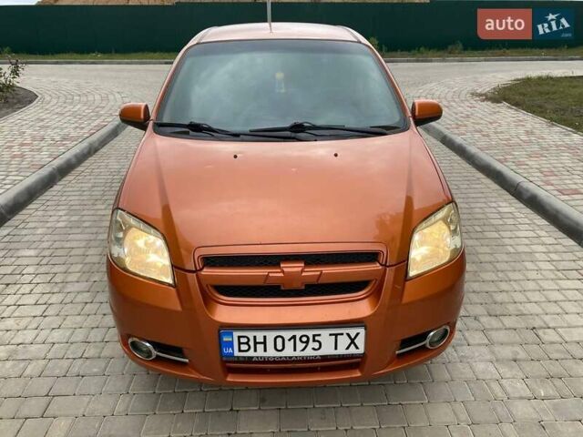 Желтый Шевроле Авео, объемом двигателя 1.6 л и пробегом 308 тыс. км за 2950 $, фото 1 на Automoto.ua