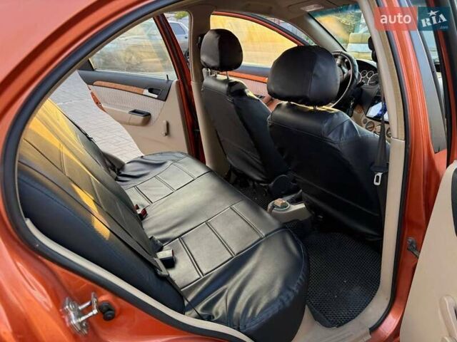 Желтый Шевроле Авео, объемом двигателя 1.6 л и пробегом 253 тыс. км за 4300 $, фото 12 на Automoto.ua