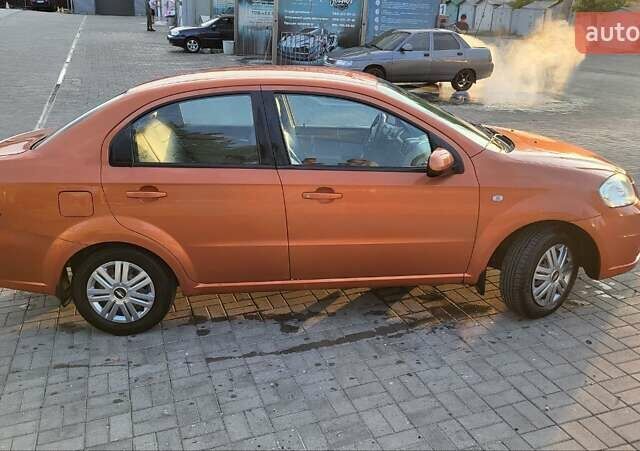 Желтый Шевроле Авео, объемом двигателя 1.6 л и пробегом 253 тыс. км за 4300 $, фото 4 на Automoto.ua