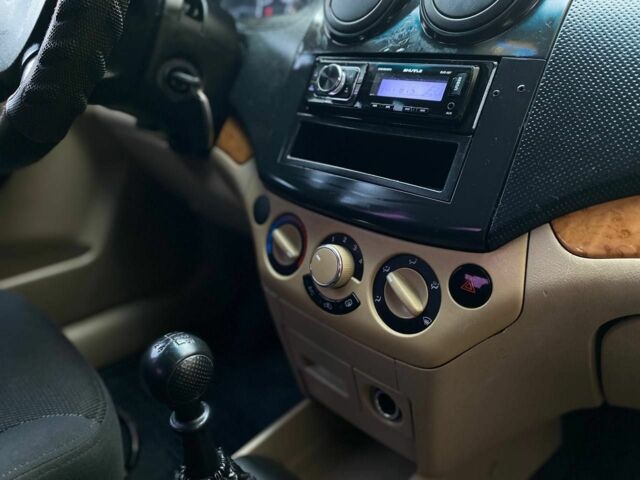 Жовтий Шевроле Авео, об'ємом двигуна 1.6 л та пробігом 308 тис. км за 2900 $, фото 23 на Automoto.ua