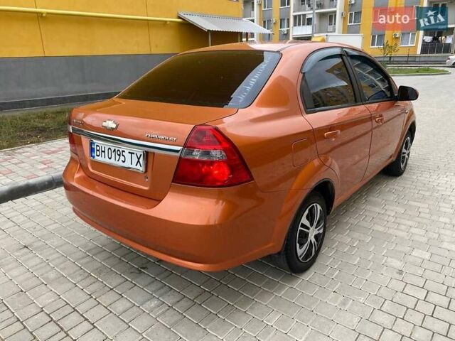 Желтый Шевроле Авео, объемом двигателя 1.6 л и пробегом 308 тыс. км за 2950 $, фото 6 на Automoto.ua