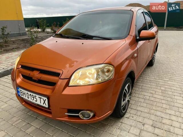 Желтый Шевроле Авео, объемом двигателя 1.6 л и пробегом 308 тыс. км за 2950 $, фото 2 на Automoto.ua