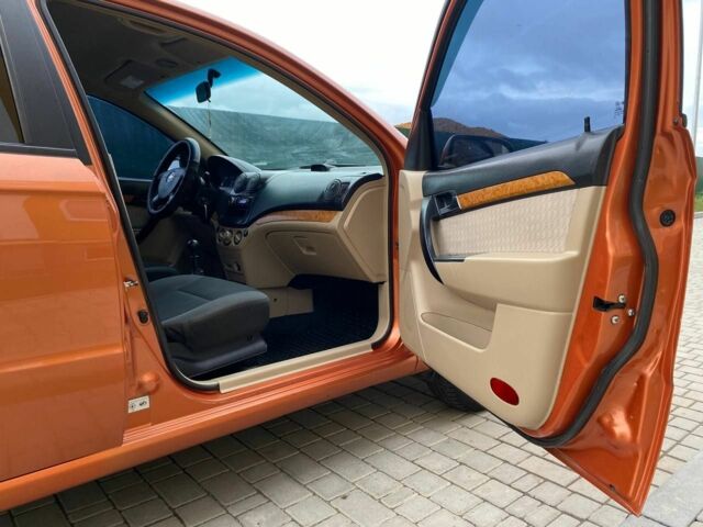 Жовтий Шевроле Авео, об'ємом двигуна 1.6 л та пробігом 308 тис. км за 2900 $, фото 19 на Automoto.ua