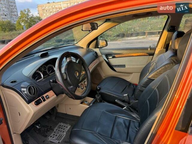 Желтый Шевроле Авео, объемом двигателя 1.6 л и пробегом 253 тыс. км за 4300 $, фото 14 на Automoto.ua