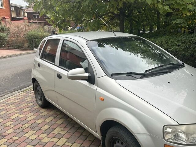 Серый Шевроле Авео, объемом двигателя 1.5 л и пробегом 200 тыс. км за 3200 $, фото 1 на Automoto.ua