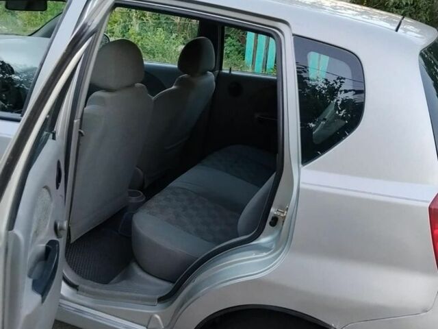 Серый Шевроле Авео, объемом двигателя 1.6 л и пробегом 170 тыс. км за 2102 $, фото 5 на Automoto.ua