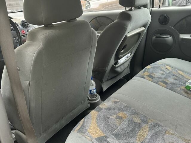 Серый Шевроле Авео, объемом двигателя 1.5 л и пробегом 200 тыс. км за 3200 $, фото 7 на Automoto.ua